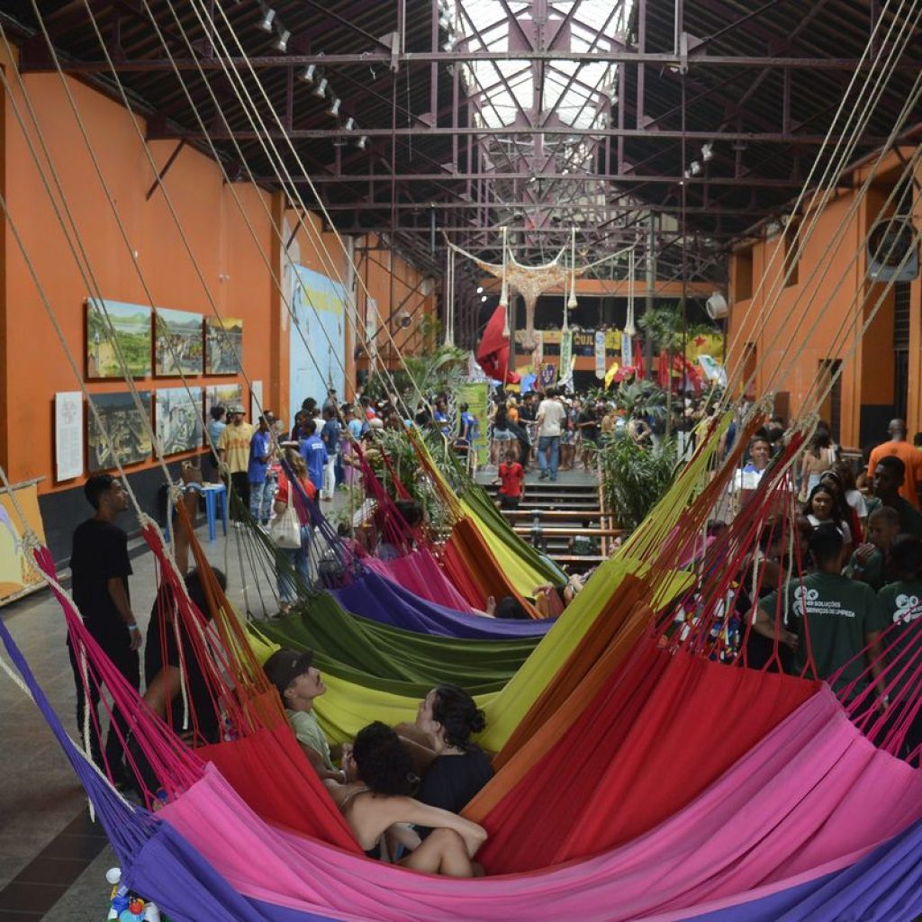 bienal-da-une-e-aberta-no-rio-com-pauta-de-reconstrucao-da-educacao