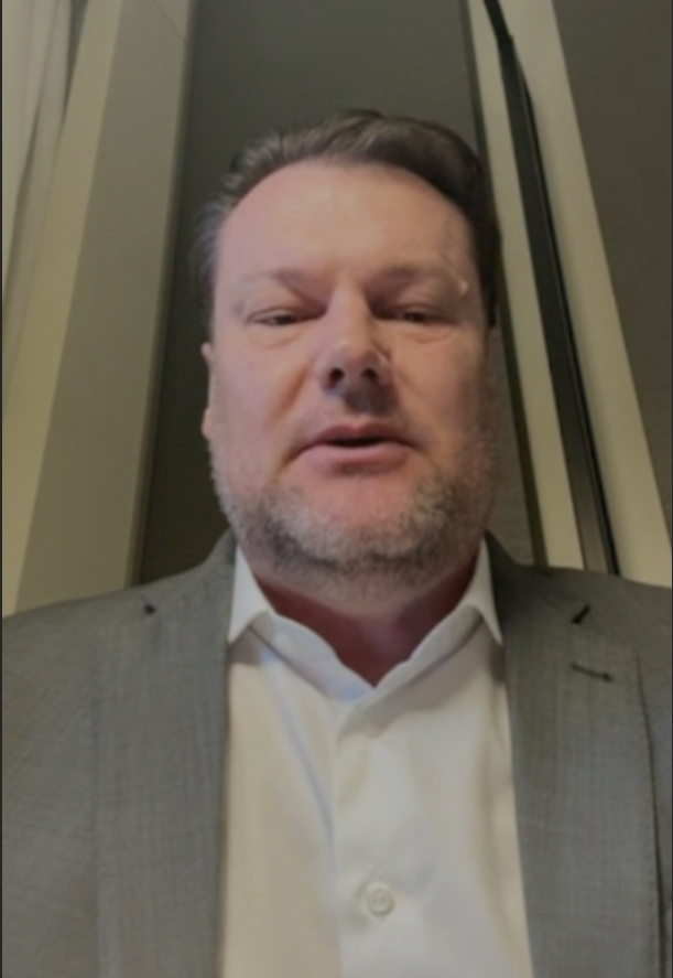 Entrevista exclusiva: Alexandre Schenkel fala sobre objetivos, após se afastar de funções devido às eleições de 2026